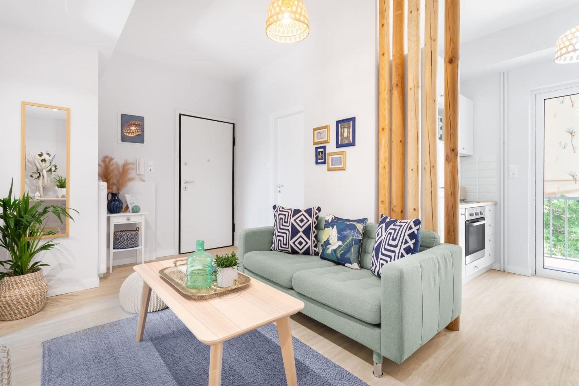Apartment Modern & Stylish Hideaway Downtown Near Acropolis & Metro *