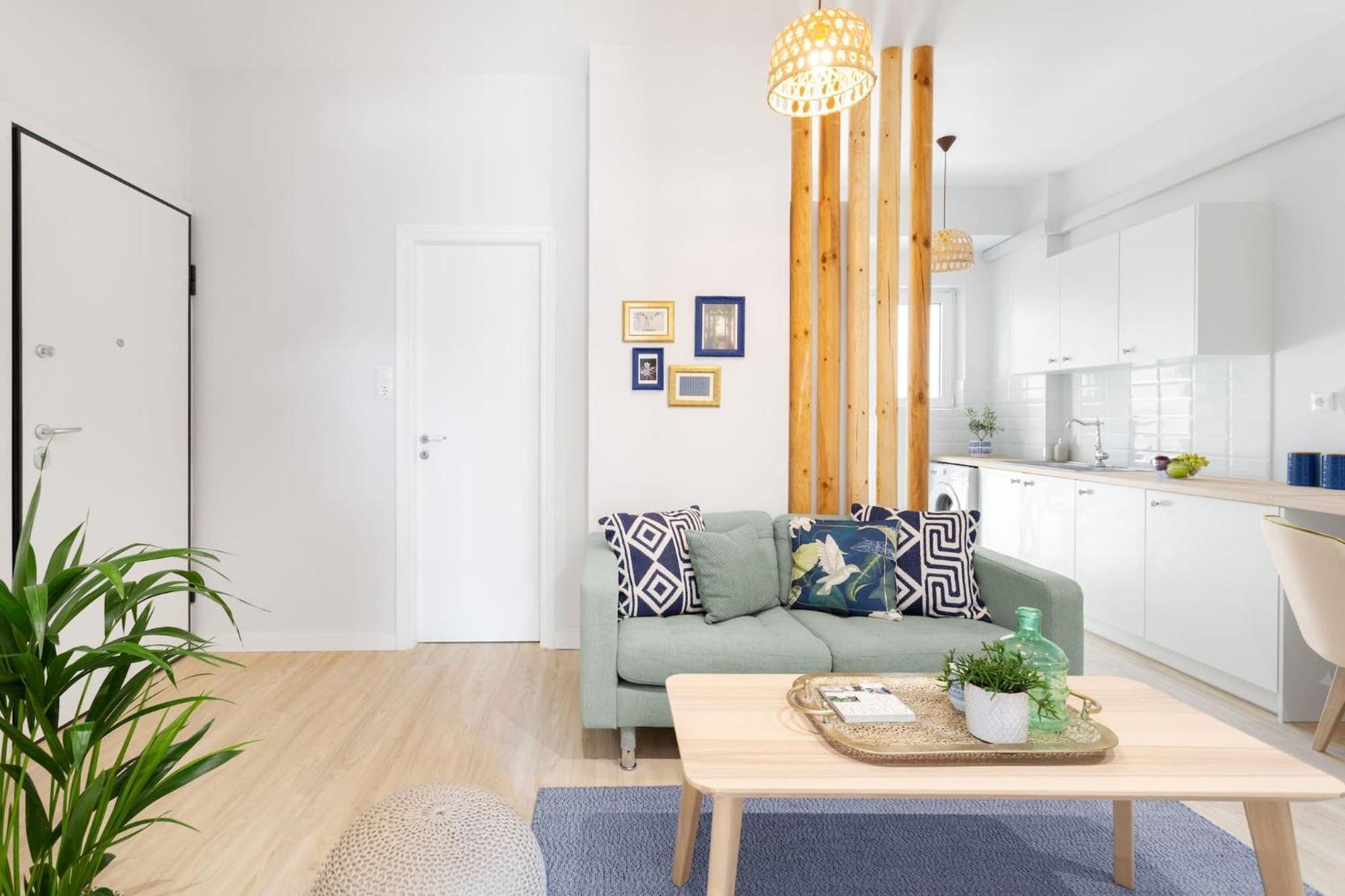 Apartment Modern & Stylish Hideaway Downtown Near Acropolis & Metro *