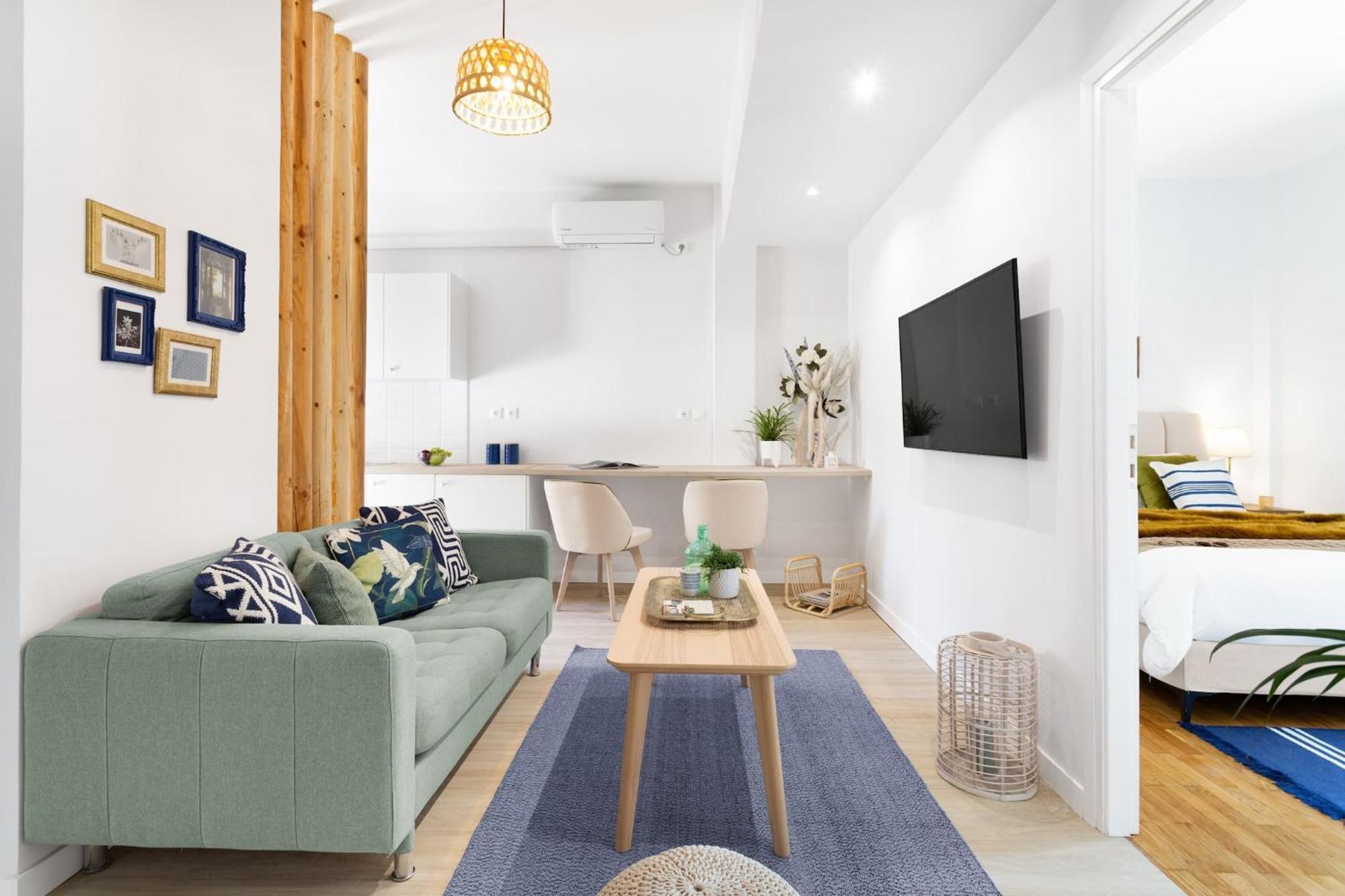 Modern & Stylish Hideaway Downtown Near Acropolis & Metro Apartment *